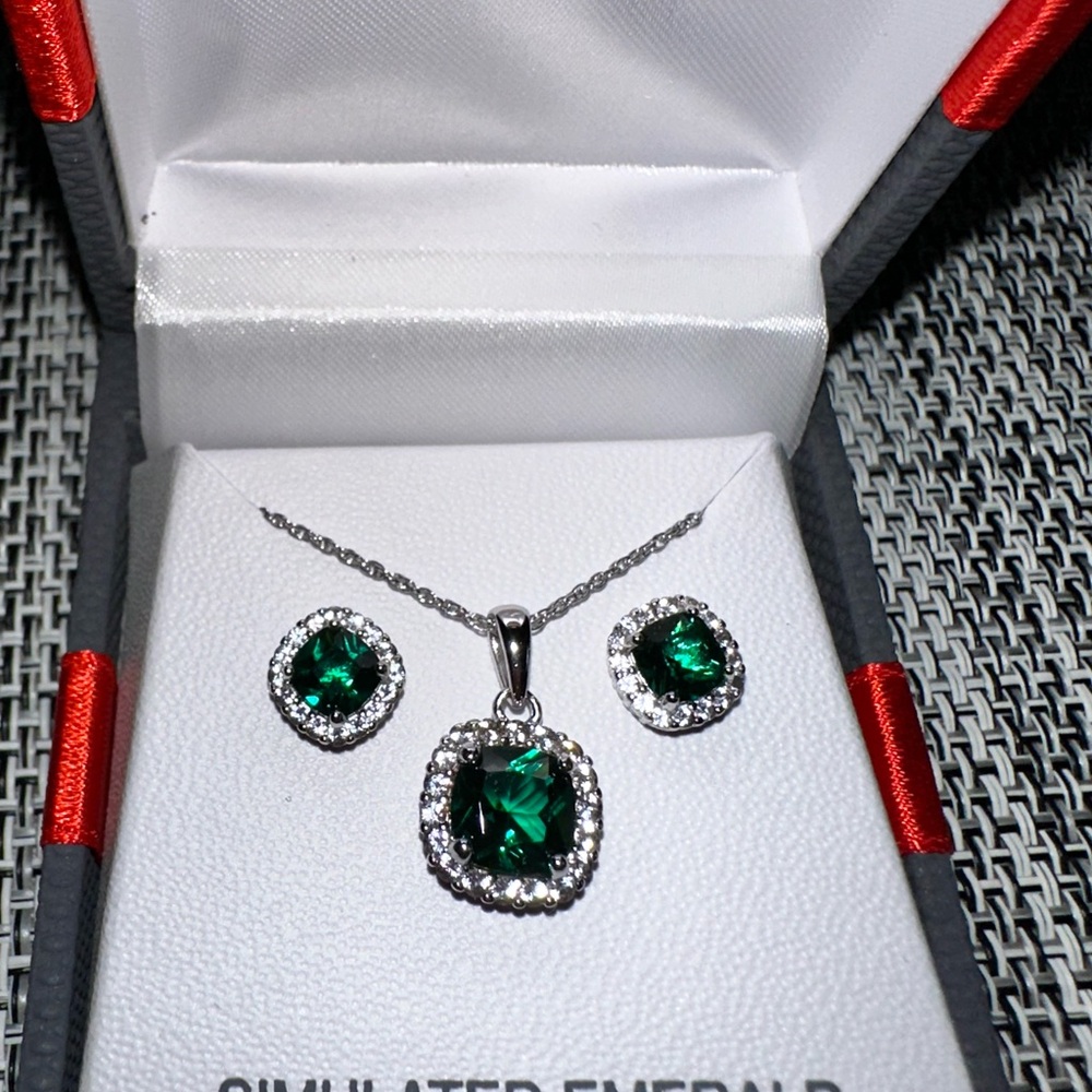 Emerald Green Simulated Jewelry Set